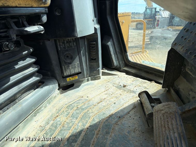 image for item FC3399 2012 Caterpillar D8T dozer