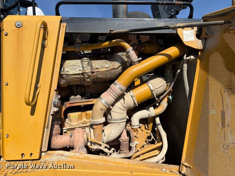 image for item FC3399 2012 Caterpillar D8T dozer