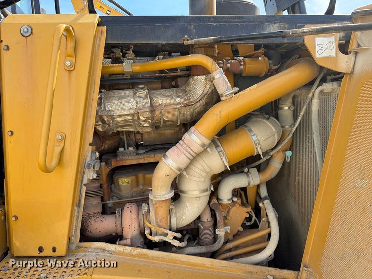 image for item FC3399 2012 Caterpillar D8T dozer
