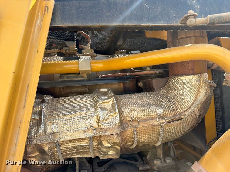image for item FC3399 2012 Caterpillar D8T dozer