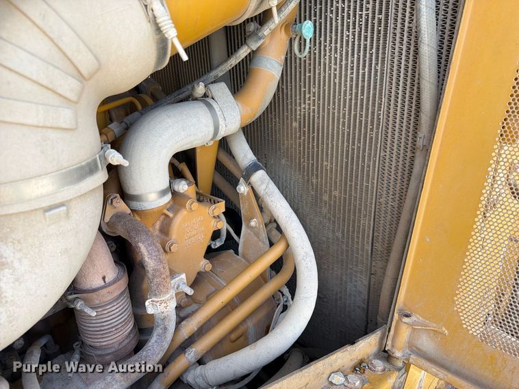 image for item FC3399 2012 Caterpillar D8T dozer