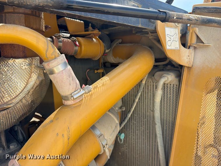 image for item FC3399 2012 Caterpillar D8T dozer