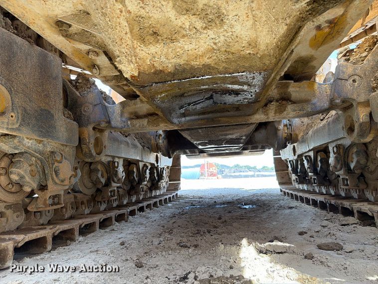 image for item FC3399 2012 Caterpillar D8T dozer