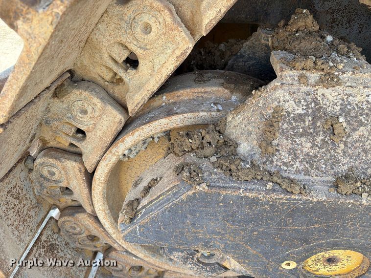 image for item FC3399 2012 Caterpillar D8T dozer