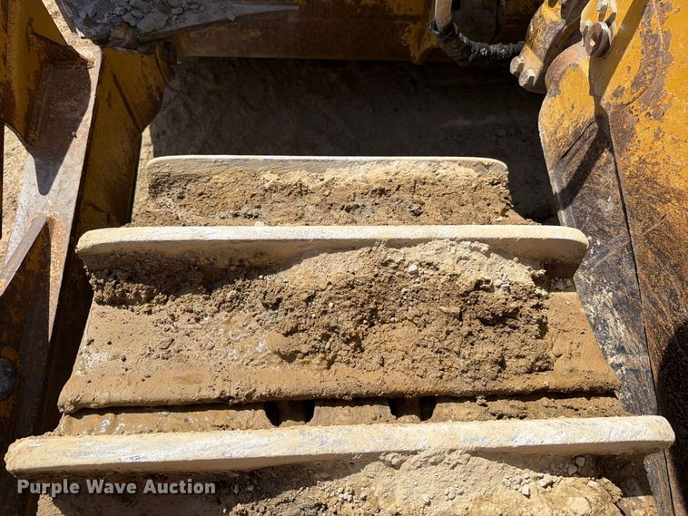 image for item FC3399 2012 Caterpillar D8T dozer