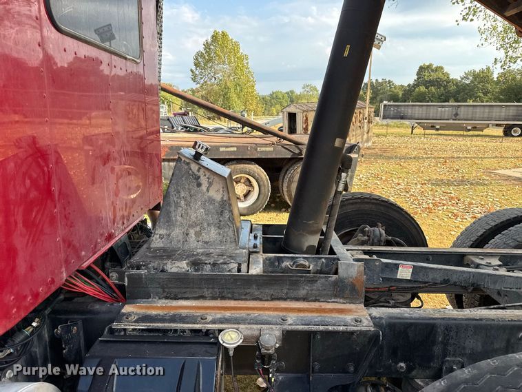 image for item FC4453 2012 Kenworth T440 dump truck