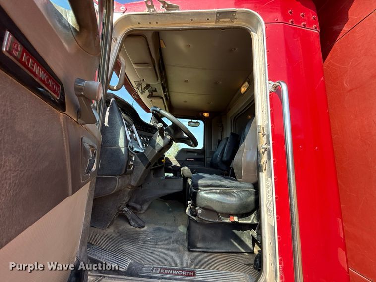 image for item FC4453 2012 Kenworth T440 dump truck