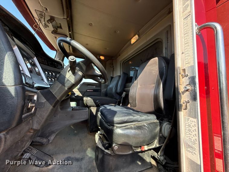 image for item FC4453 2012 Kenworth T440 dump truck