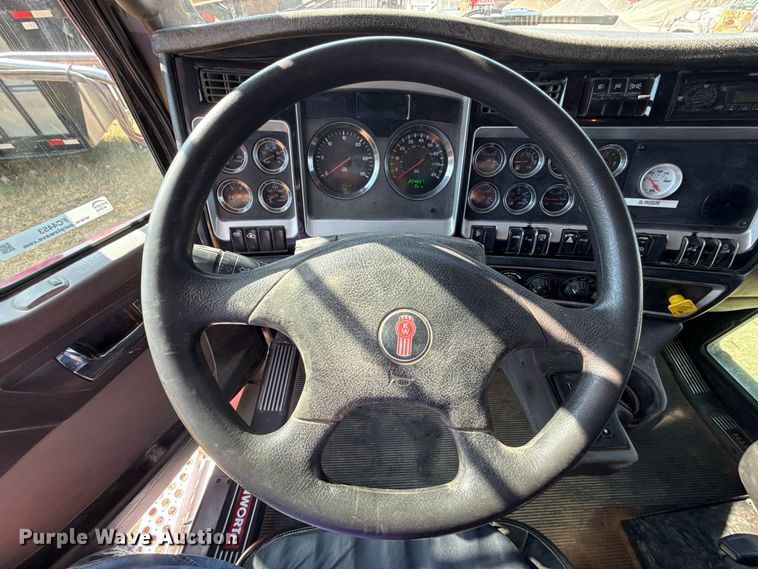 image for item FC4453 2012 Kenworth T440 dump truck