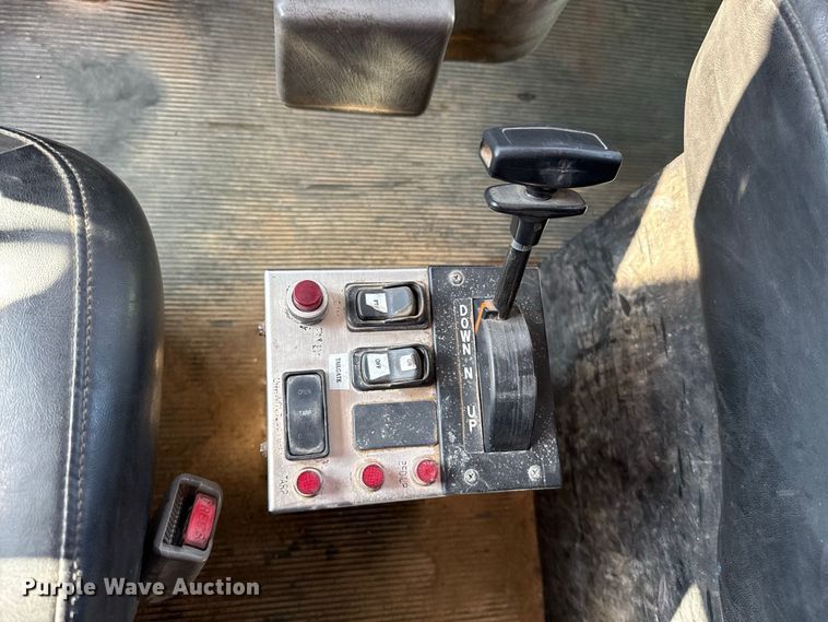 image for item FC4453 2012 Kenworth T440 dump truck