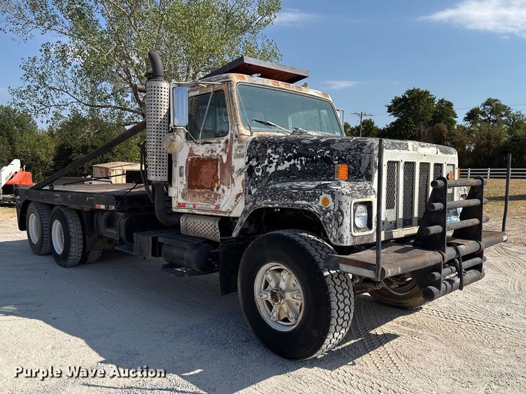 image for item FC4454 1979 International F-2574 flatbed truck