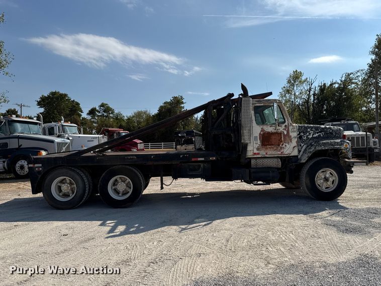 image for item FC4454 1979 International F-2574 flatbed truck