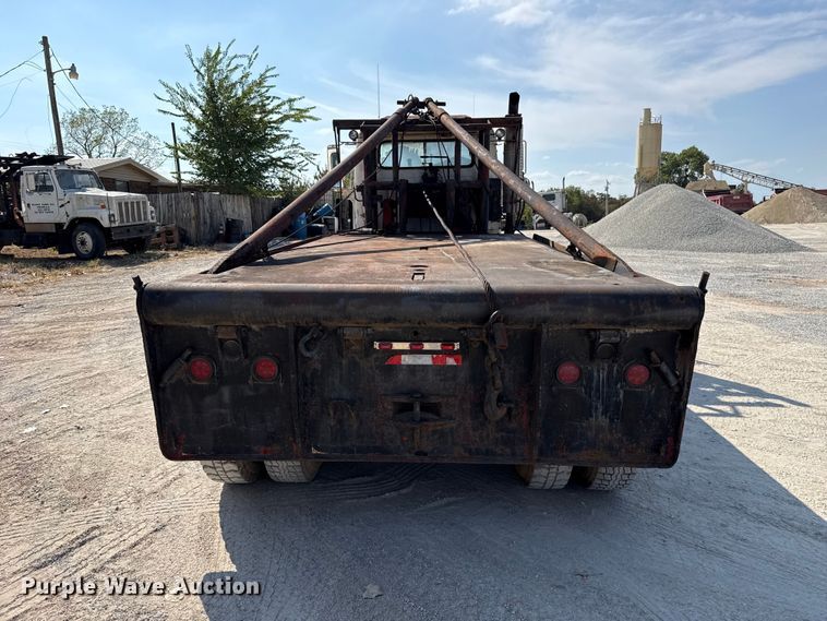 image for item FC4454 1979 International F-2574 flatbed truck