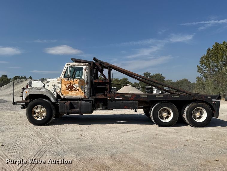 image for item FC4454 1979 International F-2574 flatbed truck