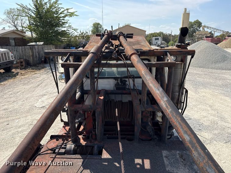 image for item FC4454 1979 International F-2574 flatbed truck
