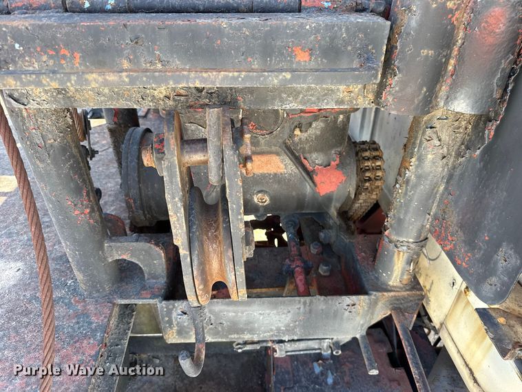 image for item FC4454 1979 International F-2574 flatbed truck