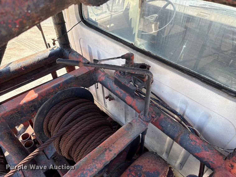 image for item FC4454 1979 International F-2574 flatbed truck