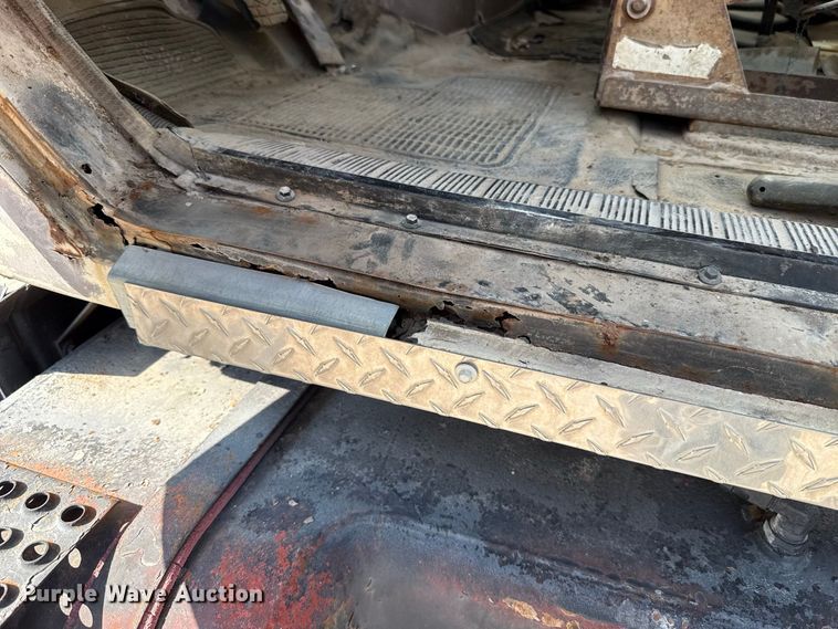 image for item FC4454 1979 International F-2574 flatbed truck