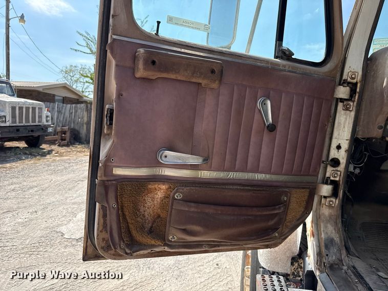 image for item FC4454 1979 International F-2574 flatbed truck