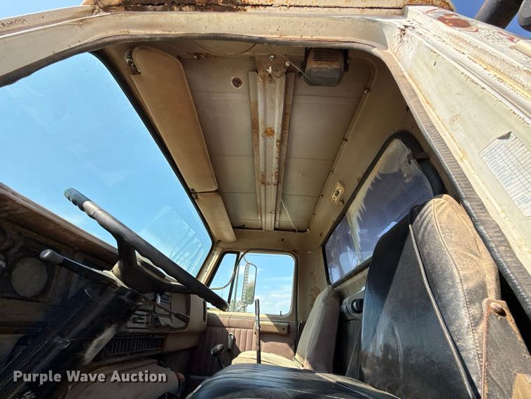 image for item FC4454 1979 International F-2574 flatbed truck