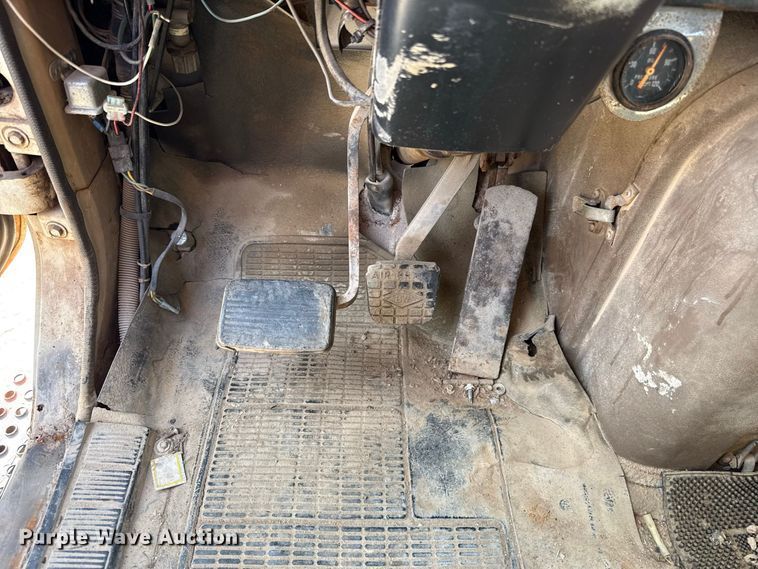image for item FC4454 1979 International F-2574 flatbed truck
