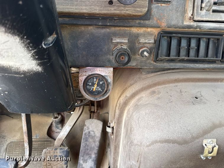 image for item FC4454 1979 International F-2574 flatbed truck