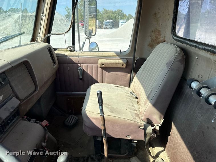 image for item FC4454 1979 International F-2574 flatbed truck