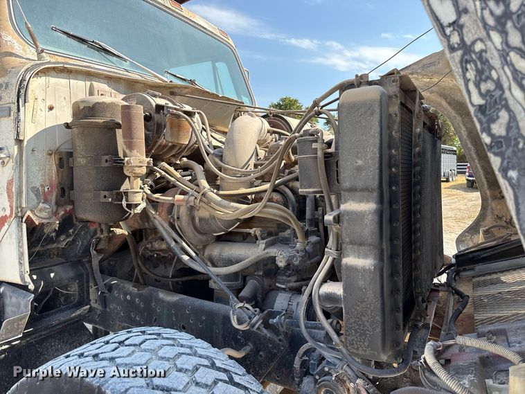 image for item FC4454 1979 International F-2574 flatbed truck