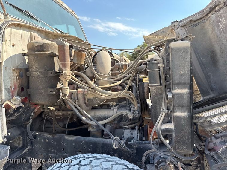 image for item FC4454 1979 International F-2574 flatbed truck