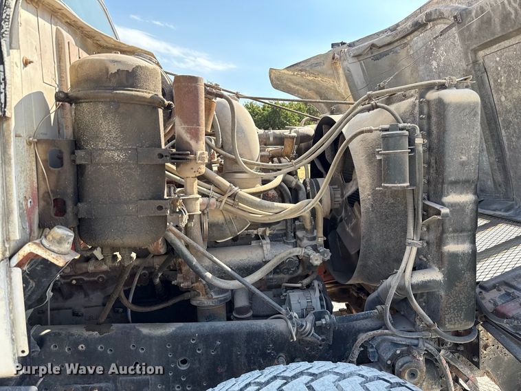 image for item FC4454 1979 International F-2574 flatbed truck