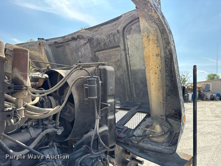 image for item FC4454 1979 International F-2574 flatbed truck