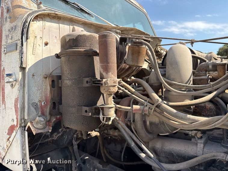 image for item FC4454 1979 International F-2574 flatbed truck