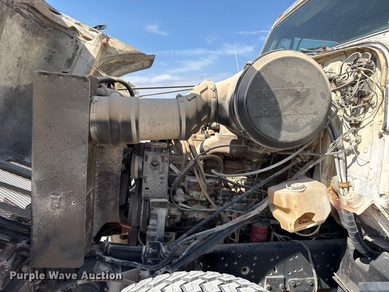 image for item FC4454 1979 International F-2574 flatbed truck