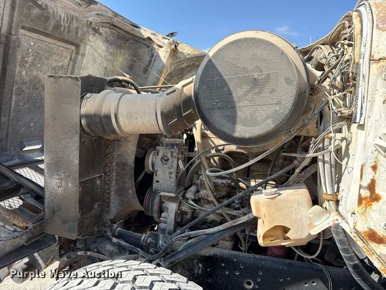 image for item FC4454 1979 International F-2574 flatbed truck