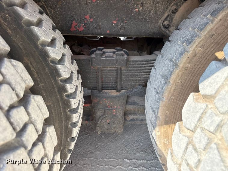 image for item FC4454 1979 International F-2574 flatbed truck