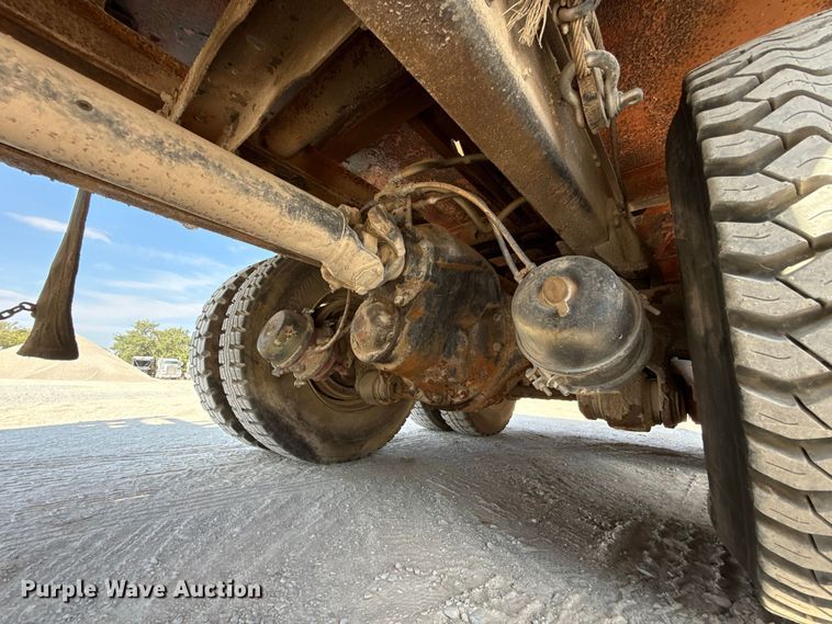 image for item FC4454 1979 International F-2574 flatbed truck