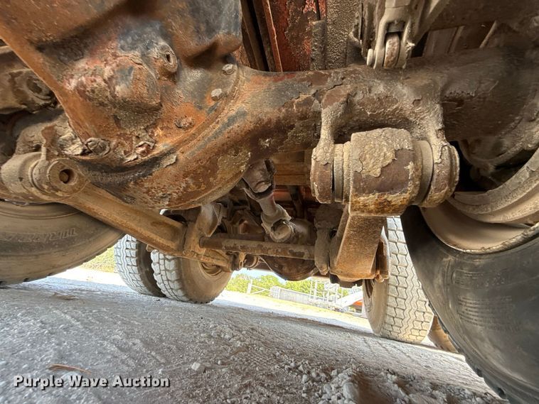 image for item FC4454 1979 International F-2574 flatbed truck
