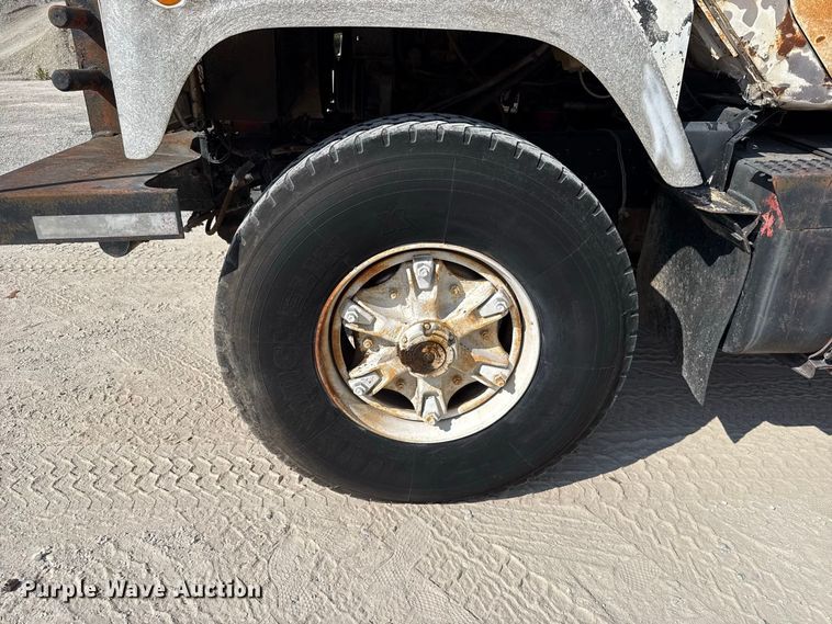 image for item FC4454 1979 International F-2574 flatbed truck
