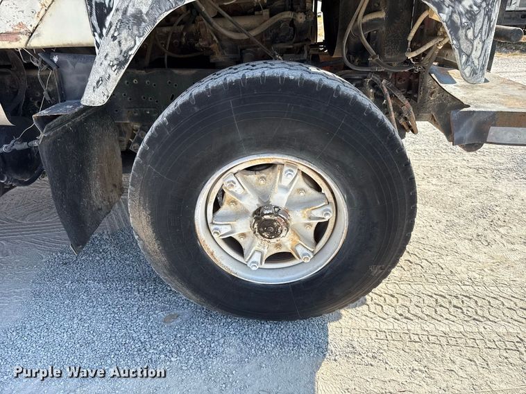 image for item FC4454 1979 International F-2574 flatbed truck
