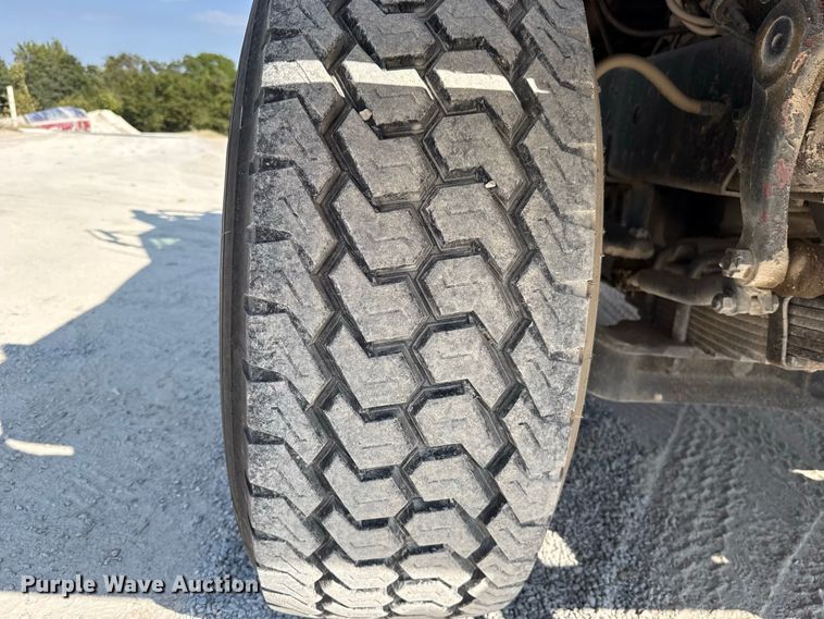 image for item FC4454 1979 International F-2574 flatbed truck