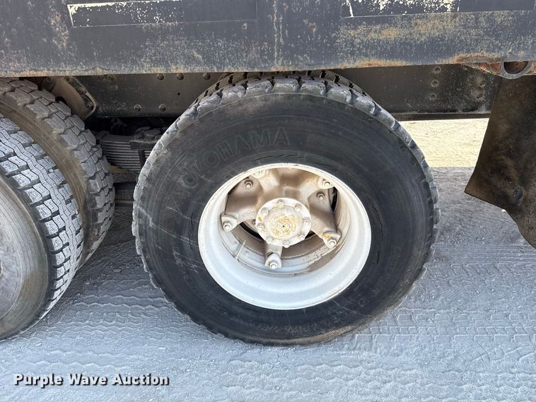 image for item FC4454 1979 International F-2574 flatbed truck