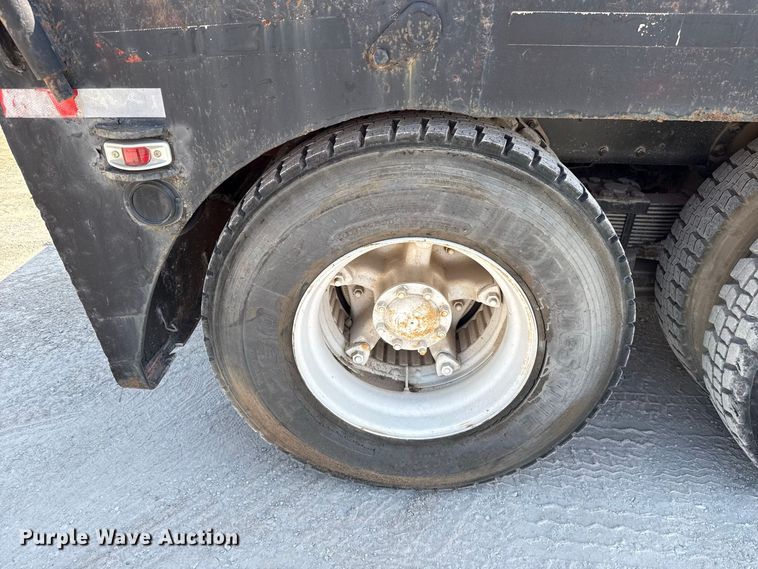 image for item FC4454 1979 International F-2574 flatbed truck