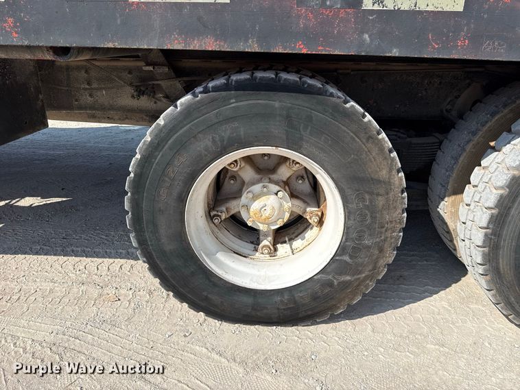 image for item FC4454 1979 International F-2574 flatbed truck