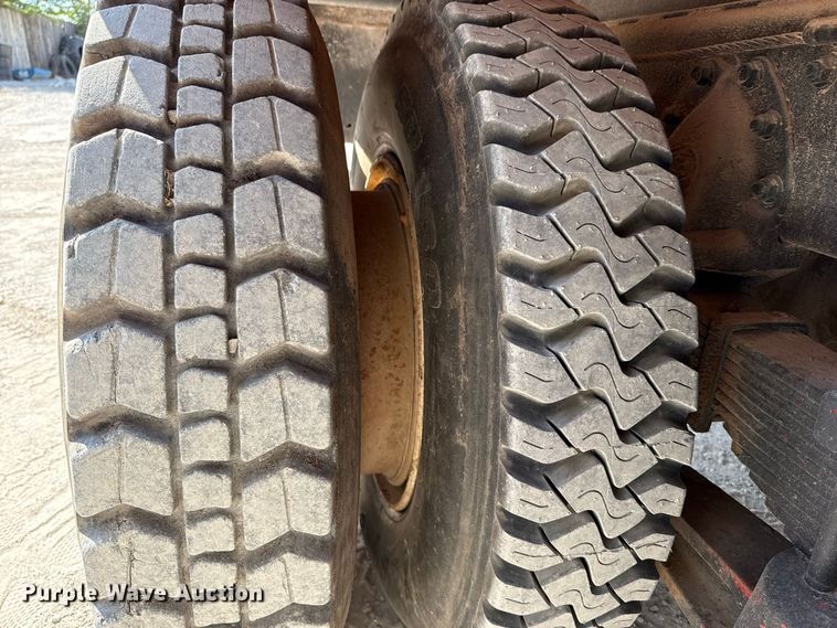 image for item FC4454 1979 International F-2574 flatbed truck