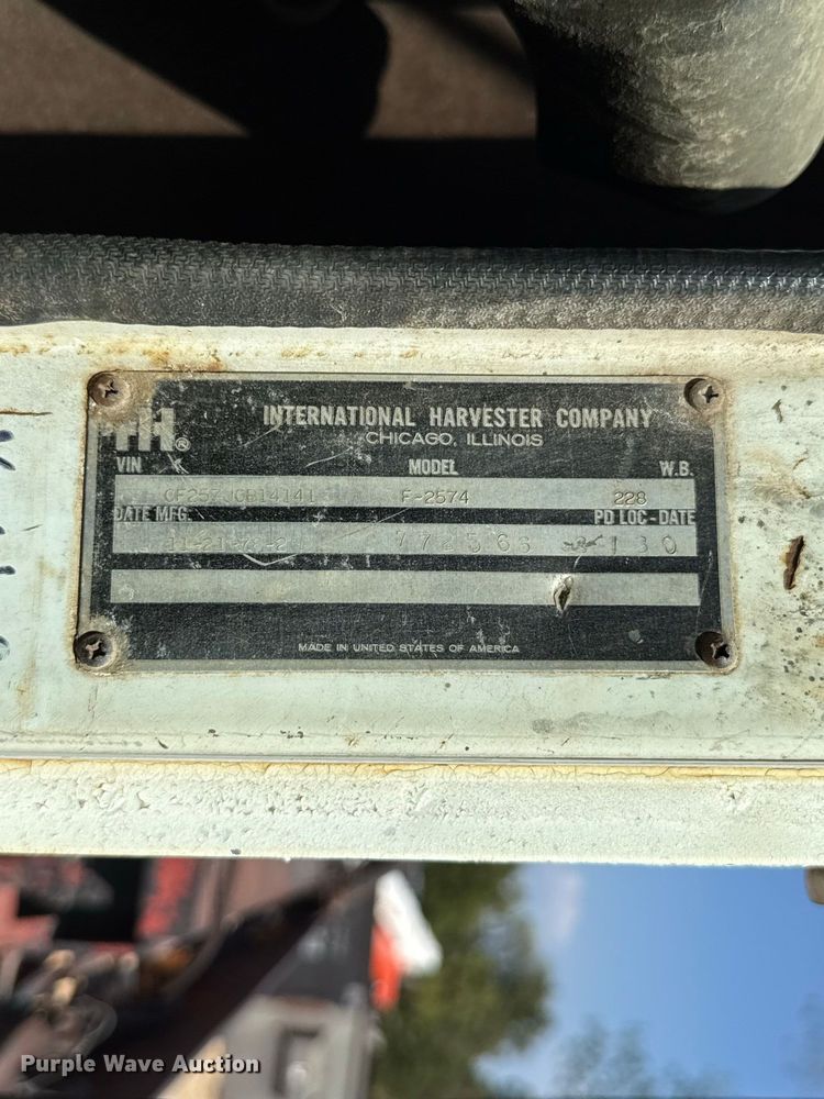 image for item FC4454 1979 International F-2574 flatbed truck