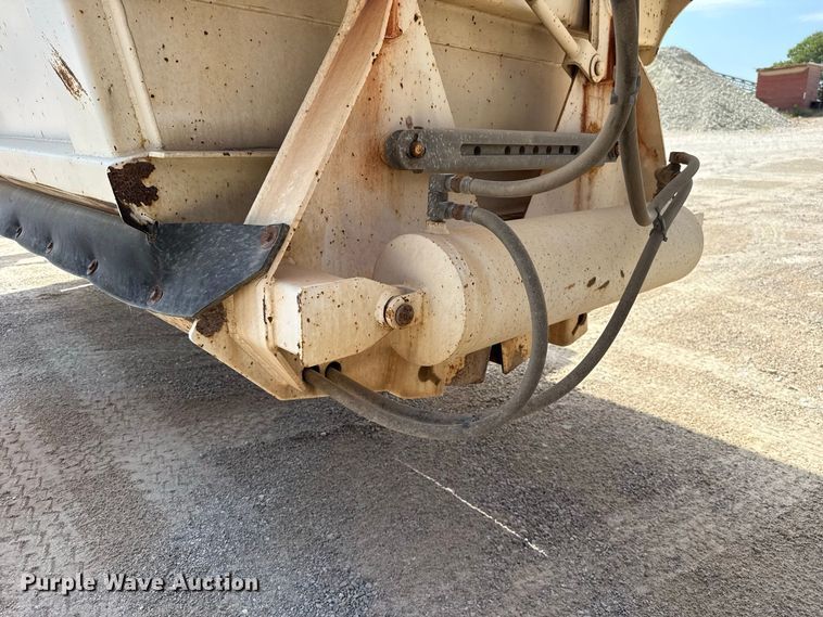 image for item FC4457 2013 Manac 4B24 bottom dump trailer