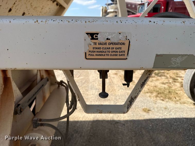 image for item FC4457 2013 Manac 4B24 bottom dump trailer