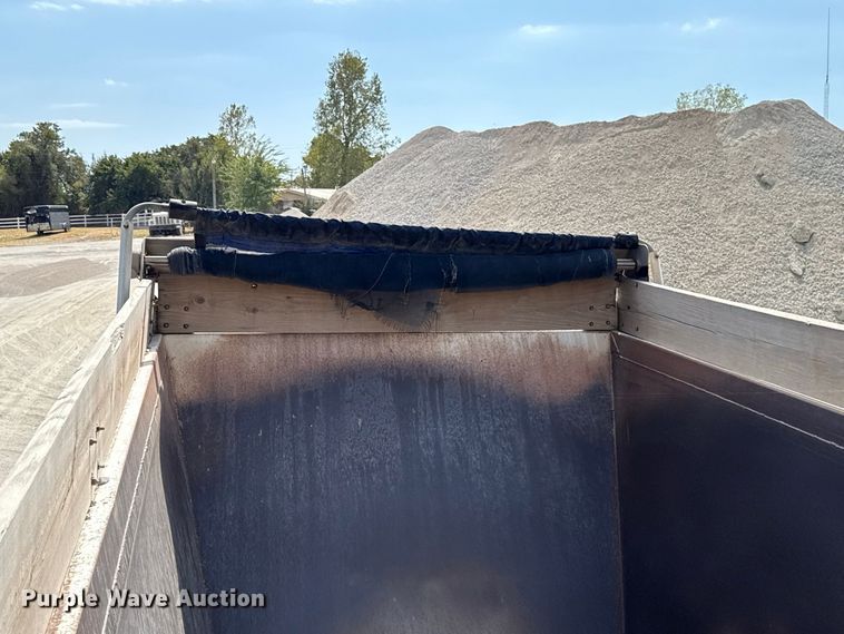 image for item FC4457 2013 Manac 4B24 bottom dump trailer