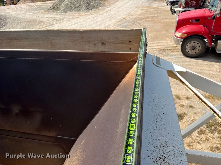 image for item FC4457 2013 Manac 4B24 bottom dump trailer