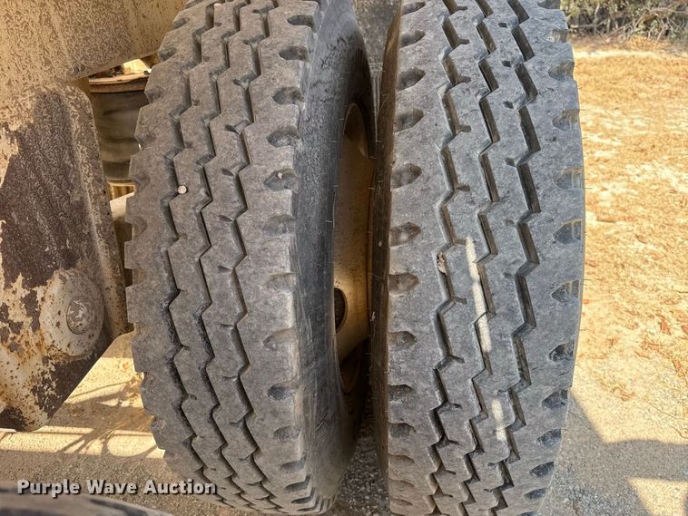 image for item FC4457 2013 Manac 4B24 bottom dump trailer